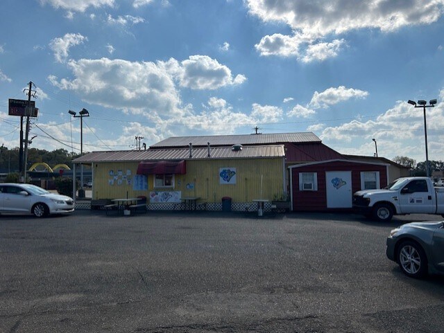 More Photos Of 1575 Jerry Clower Blvd, Yazoo City Storefront For Sale