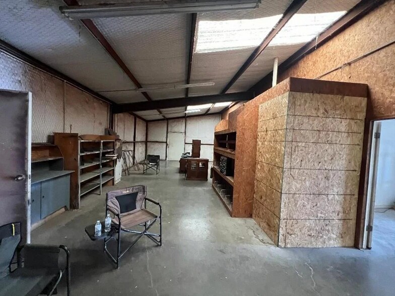 More Photos Of 804 S Bosque St, Whitney Freestanding For Sale