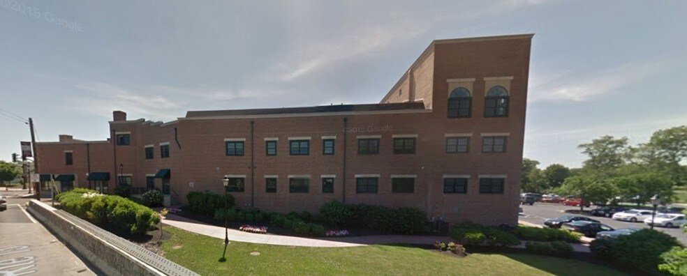 More Photos Of 422 Mill St, Bristol Office For Sale