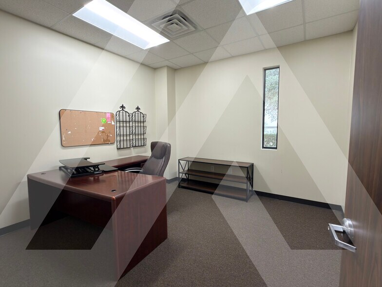 More Photos Of 10505 Fountaingate Dr, Stafford Office For Lease