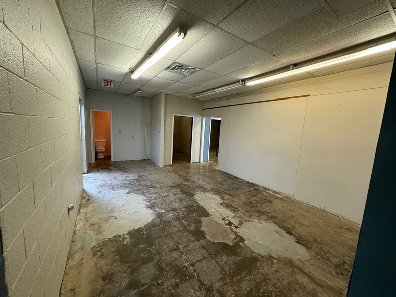 More Photos Of 2920 Grand Ave, Fort Smith Freestanding For Lease