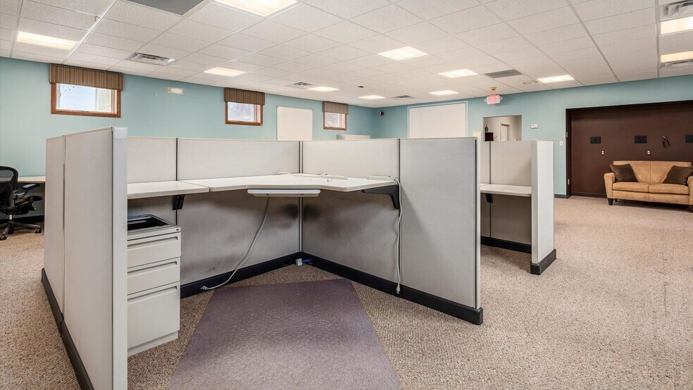 More Photos Of 172 S Friendship Dr, New Concord Medical For Sale