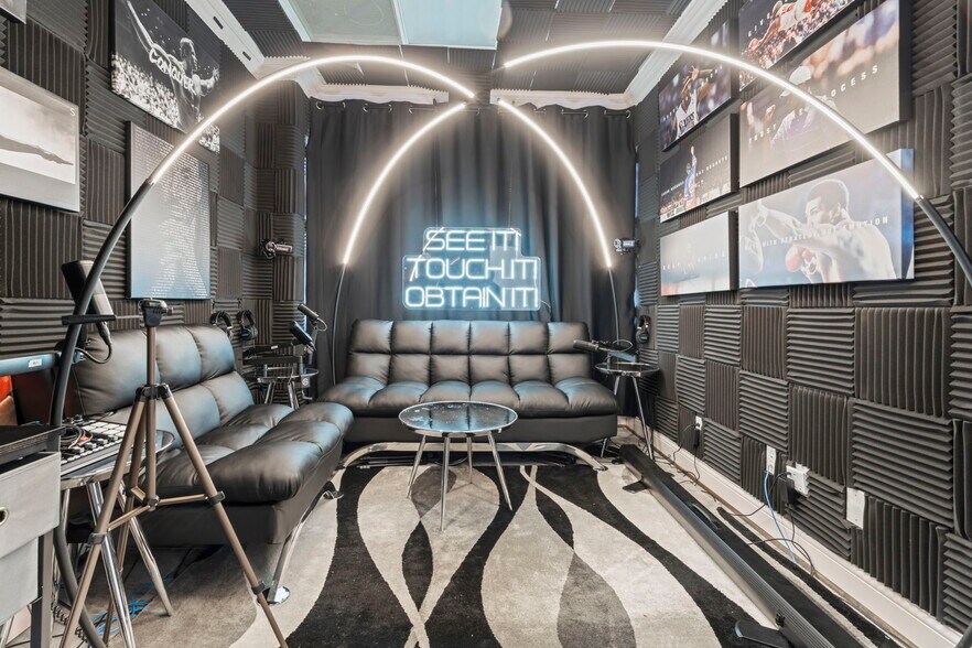 More Photos Of 25010 Oakhurst Dr, Spring Medical For Sale