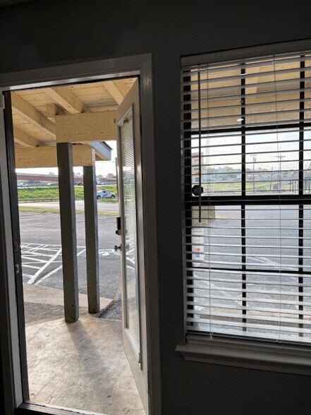 More Photos Of 400 Chisholm Valley Dr, Round Rock Unknown For Lease