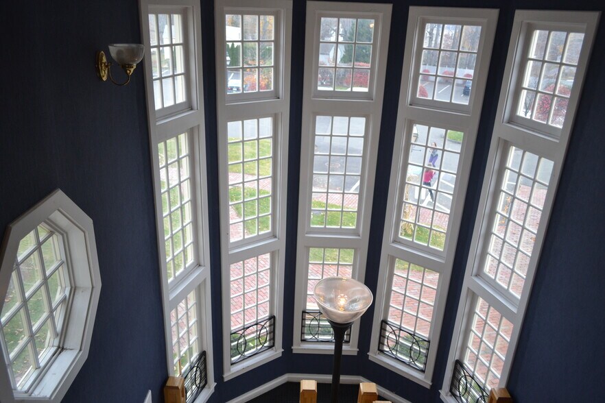 More Photos Of 10 Maple St, Middleton Office For Lease