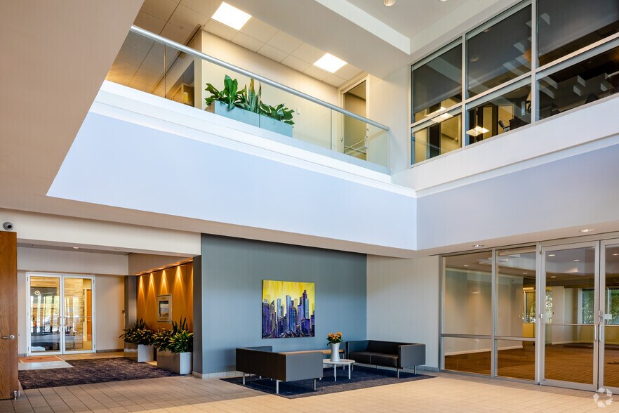 More Photos Of 400 E Diehl Rd, Naperville Office For Sale