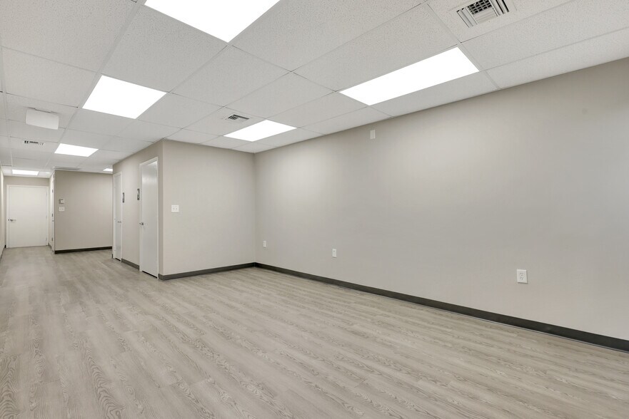 More Photos Of 5551-5595 NW 72nd Ave, Miami Warehouse For Lease