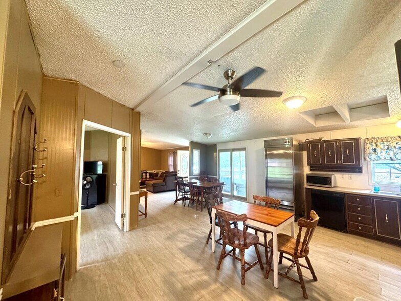 More Photos Of 158 Caloric Rd., Mullens Flex For Sale