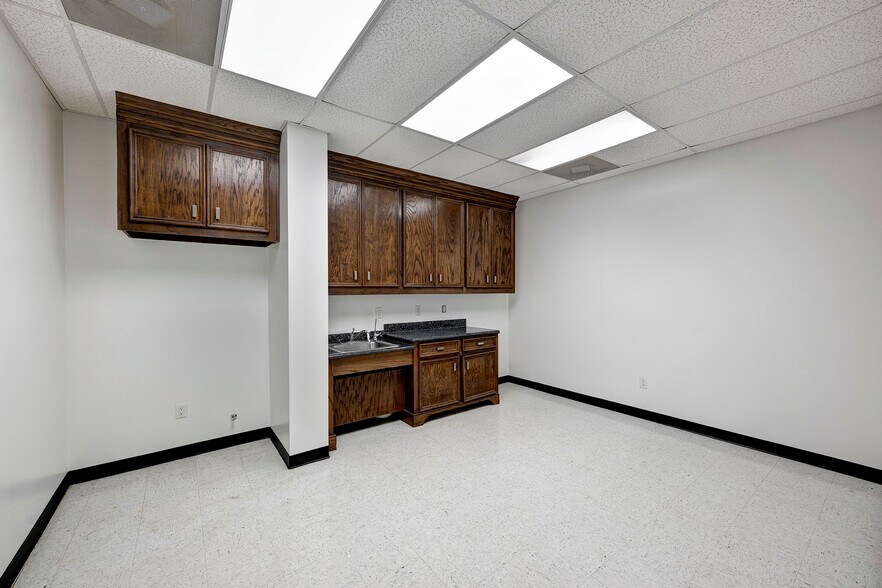 More Photos Of 7425 Major St, Houston Warehouse For Lease