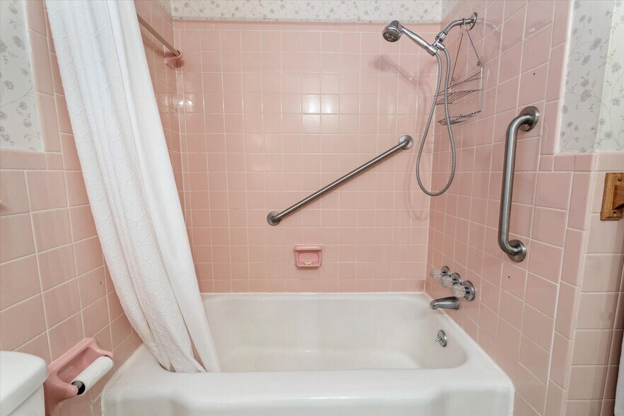 More Photos Of 252 David Bruce Ave, Charlotte Court House Hospitality For Sale
