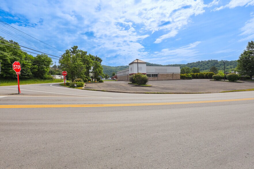 More Photos Of 902 N Lewis St, Glenville Drugstore For Lease