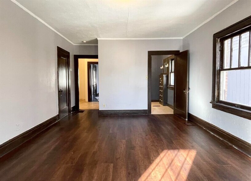 More Photos Of 919 W 3rd St, Peoria Apartments For Sale