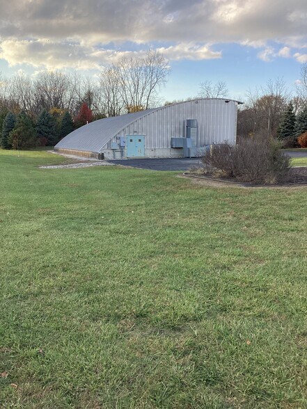 More Photos Of 360 E State Line Rd, Toledo Light Manufacturing For Lease