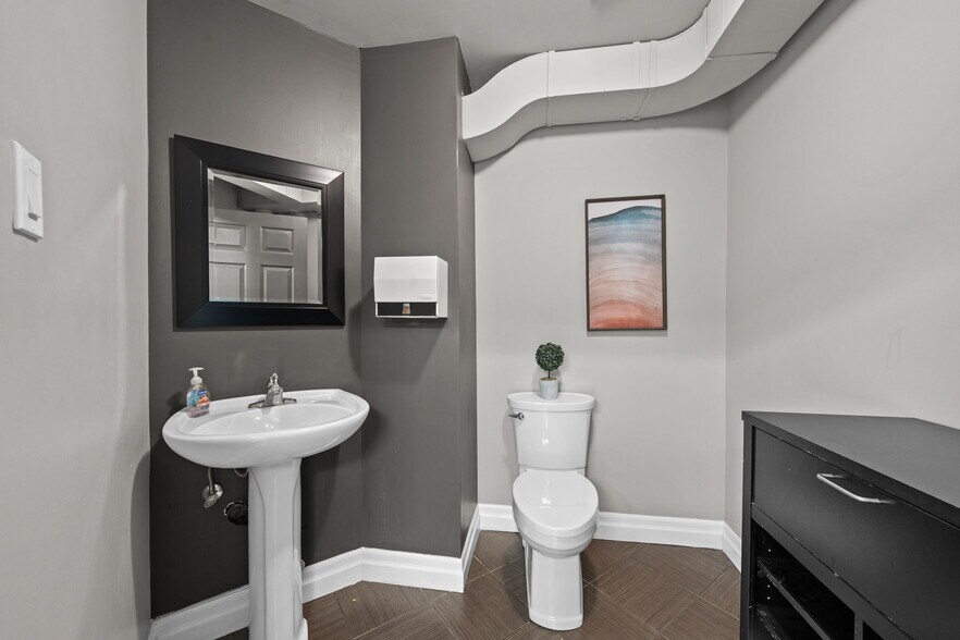 More Photos Of 5550 Manotick Main St, Ottawa Office Residential For Sale