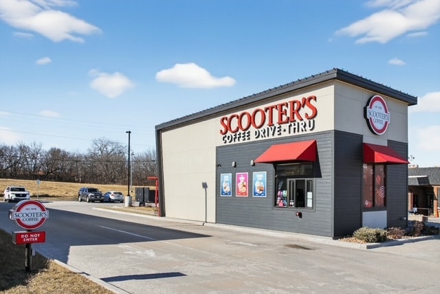 Primary Photo Of 905 N Walnut St, Cameron Fast Food For Sale