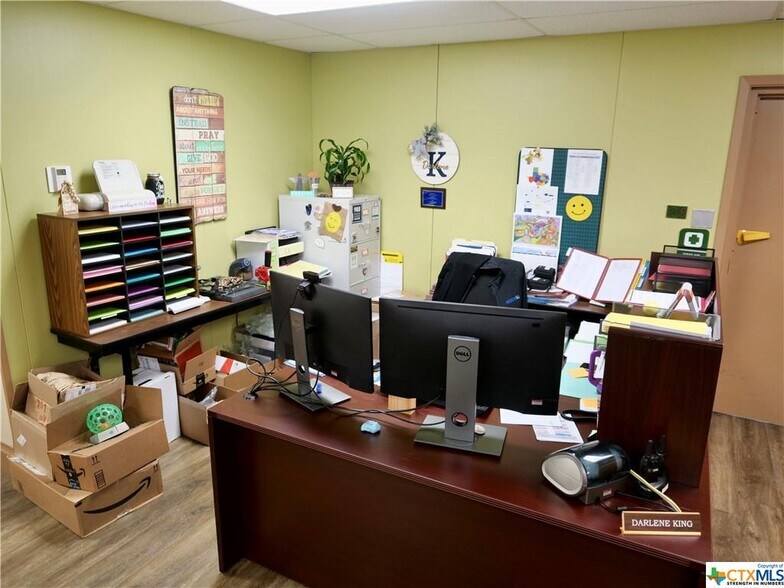 More Photos Of 1905 Leary Ln, Victoria Office For Sale