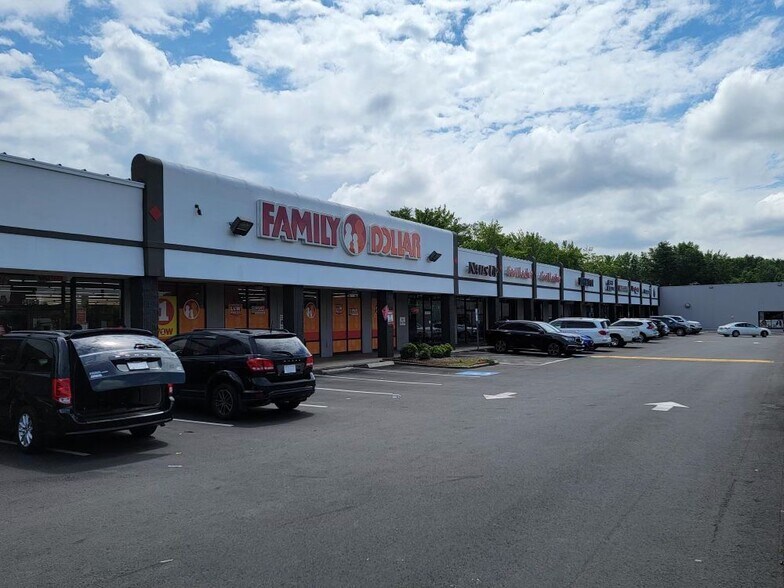 More Photos Of 5420-5430 N Tryon St, Charlotte General Retail For Lease