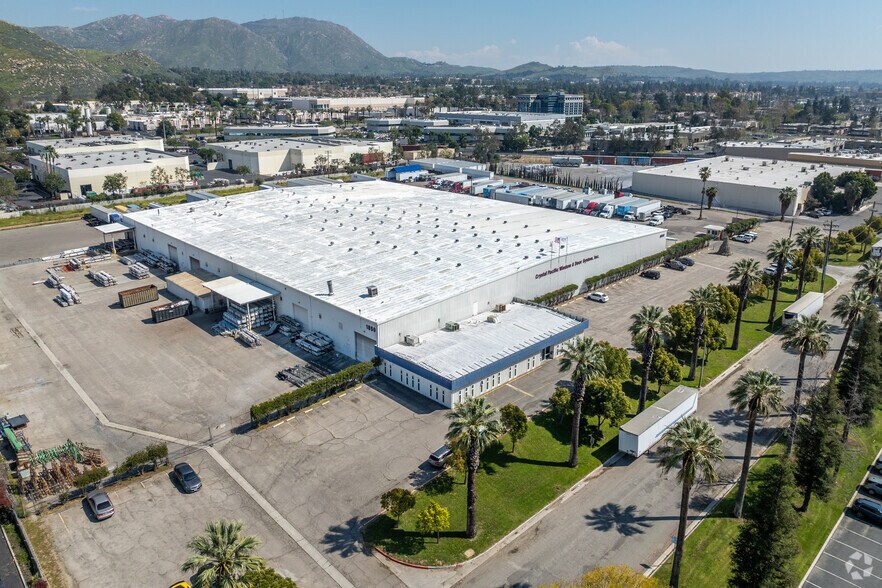 More Photos Of 1850 Atlanta Ave, Riverside Distribution For Sale