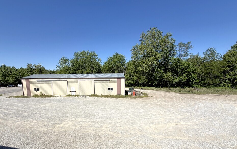 More Photos Of 305 N Mason St, Carrollton Office For Sale