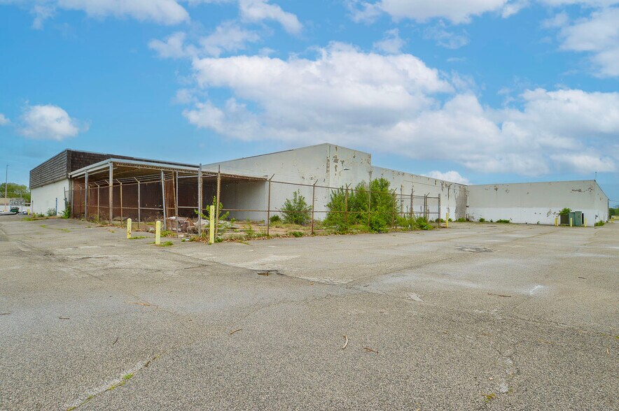 More Photos Of 1200 Camp Jackson Road, Cahokia Heights General Retail For Sale