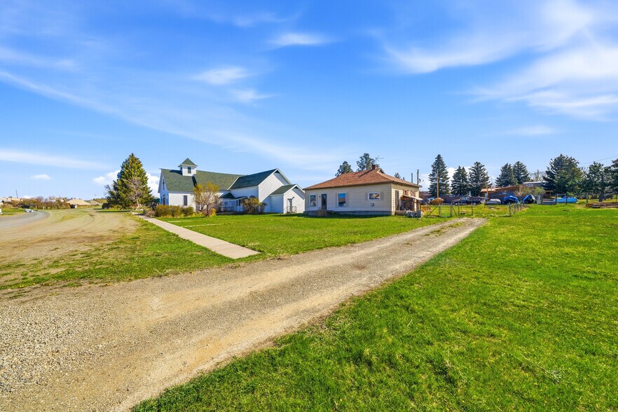 More Photos Of 210 Miles Ave, Clyde Park Specialty For Sale
