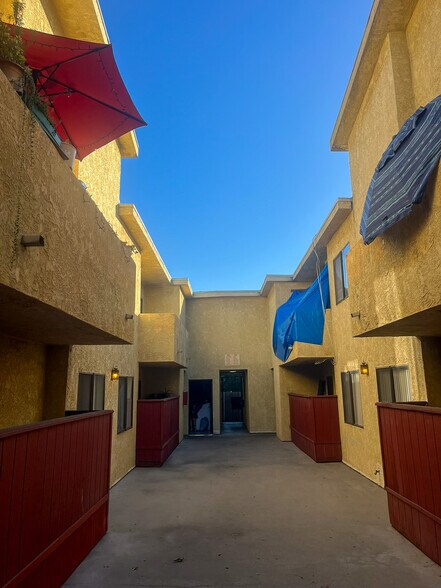 More Photos Of 13956 Vanowen St, Van Nuys Apartments For Sale