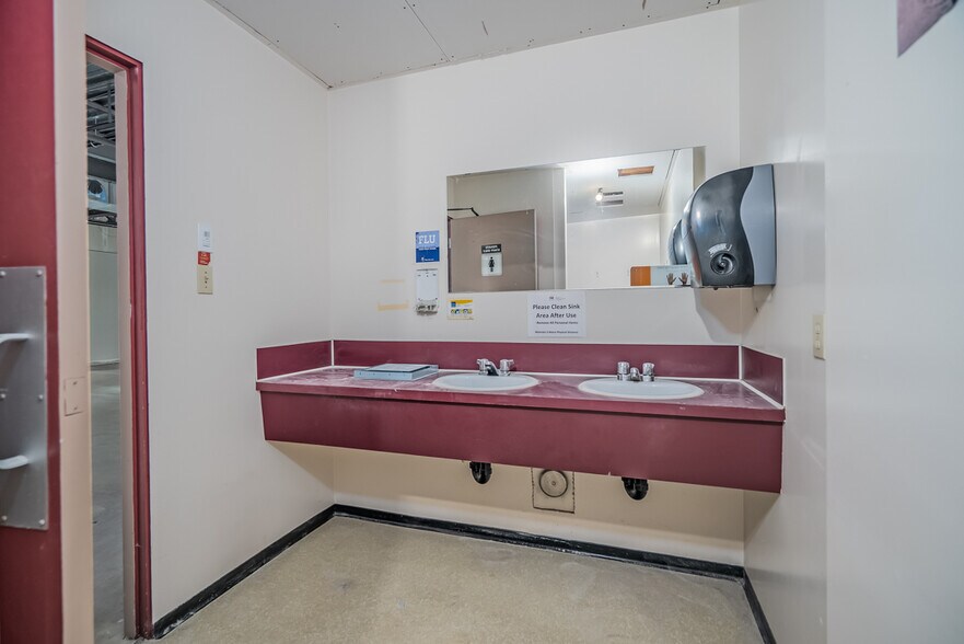 More Photos Of 3455 Victoria Dr, Vancouver Office For Lease