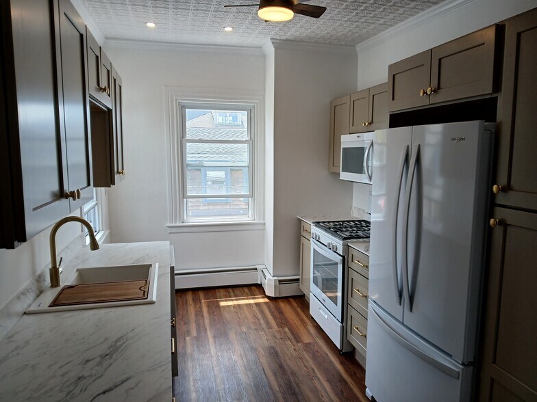 More Photos Of 117 Water St, Stonington Apartments For Sale