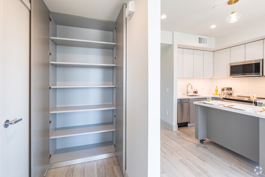 More Photos Of 4864 Melrose Ave, Los Angeles Apartments For Lease