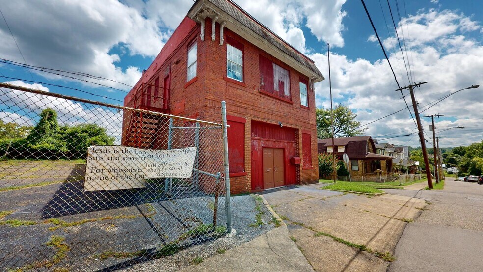 More Photos Of 267 Davis St, Huntington Religious Facility For Sale