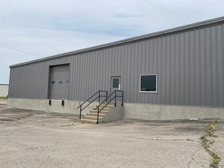 More Photos Of 2200 4th Ave, Seymour Manufacturing For Lease