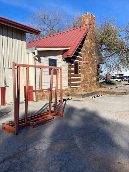 More Photos Of 601 W Oakland St, Broken Arrow Office Residential For Sale