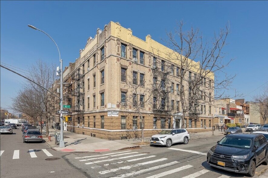Primary Photo Of 2594 42nd St, Astoria Multifamily For Sale
