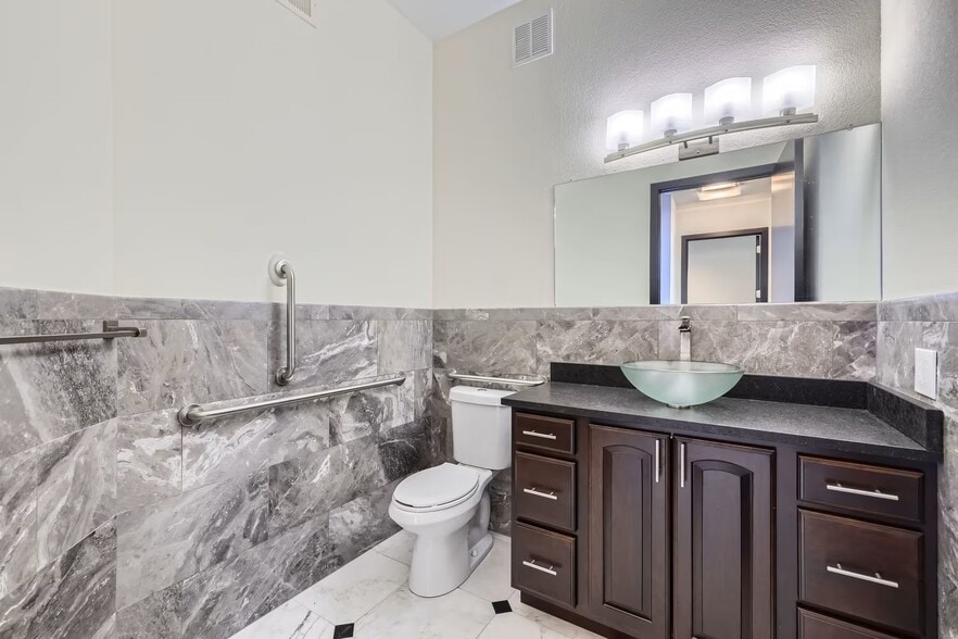 More Photos Of 1931 Liggett Rd, Castle Rock Flex For Lease