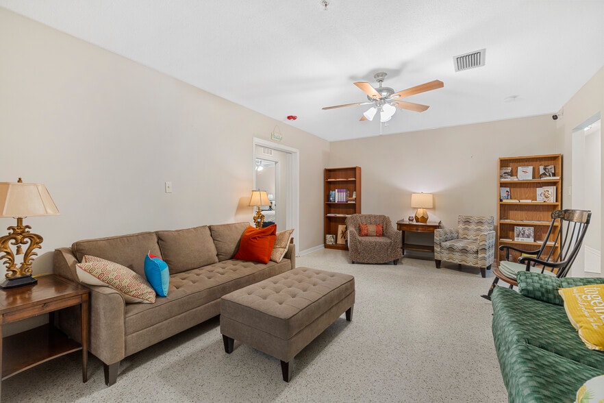 More Photos Of 207 W Wheeler Rd, Seffner Assisted Living For Sale