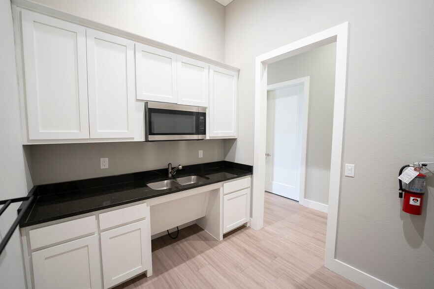 More Photos Of 1400 N Coit Rd, McKinney Unknown For Lease