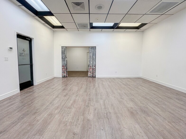 More Photos Of 4180 W Broadway Ave, Robbinsdale Storefront Retail Office For Lease