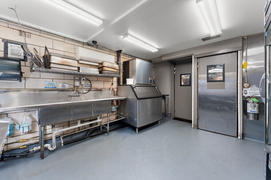 More Photos Of 4305 Portage St NW, Canton Restaurant For Sale