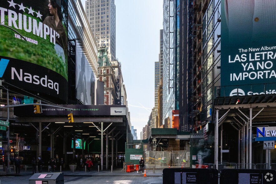 More Photos Of 7 Times Sq, New York Office For Lease