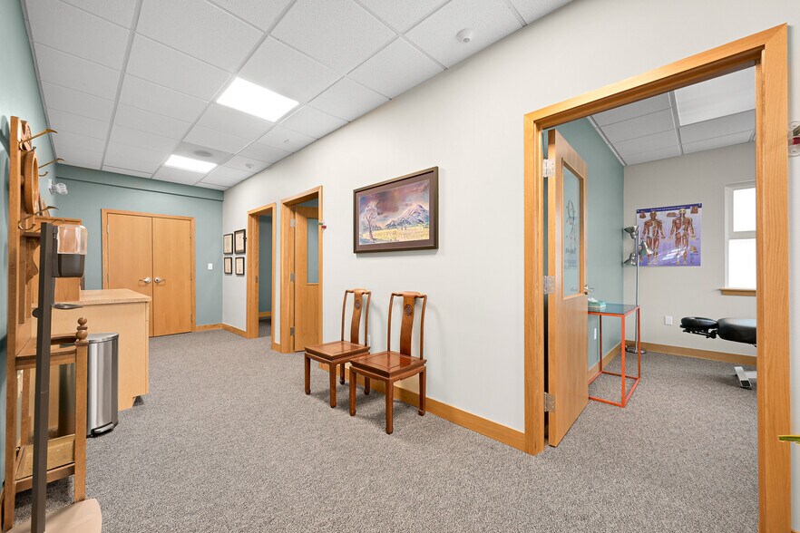 More Photos Of 701 E Holly St, Bellingham Office For Sale