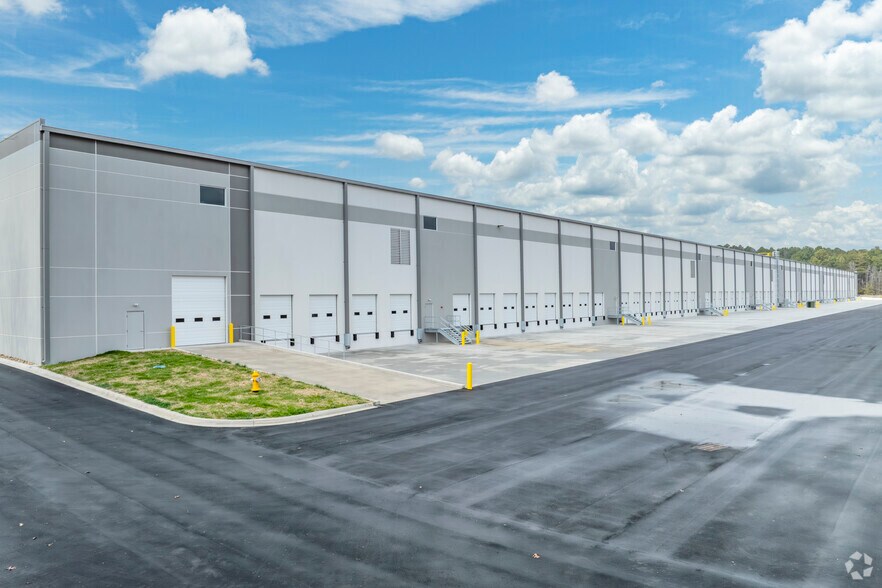 More Photos Of 11006 Mount Holly Huntersville Rd, Huntersville Distribution For Lease