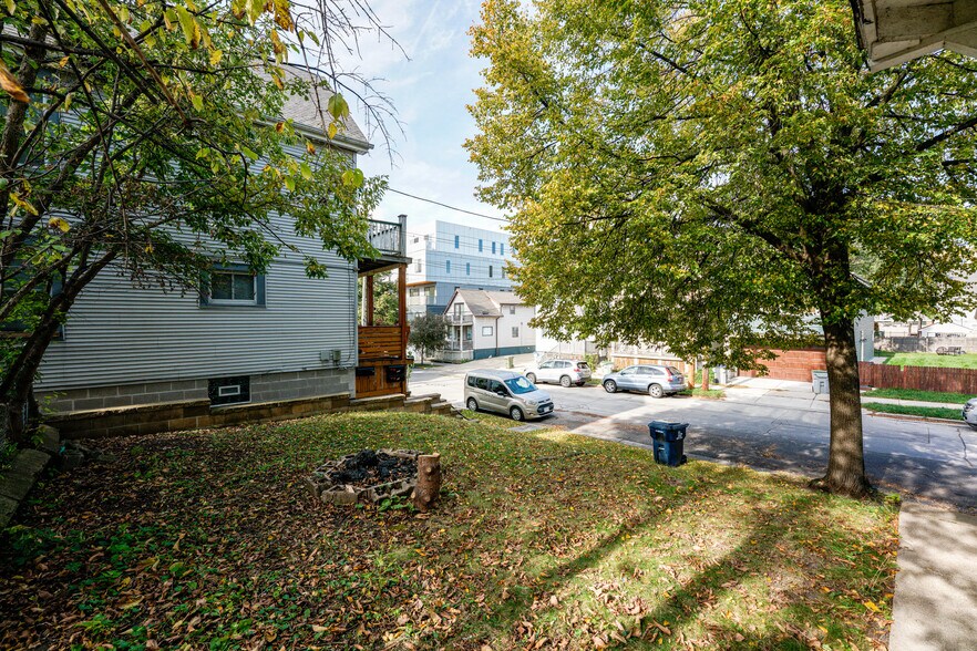 More Photos Of 1825 N Astor St, Milwaukee Apartments For Sale