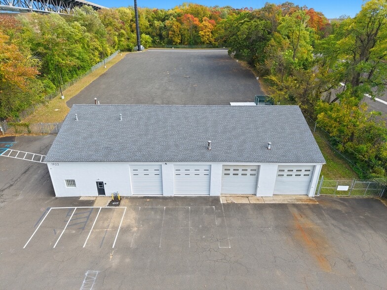 More Photos Of 1922 River Rd, Burlington Contractor Storage Yard For Lease