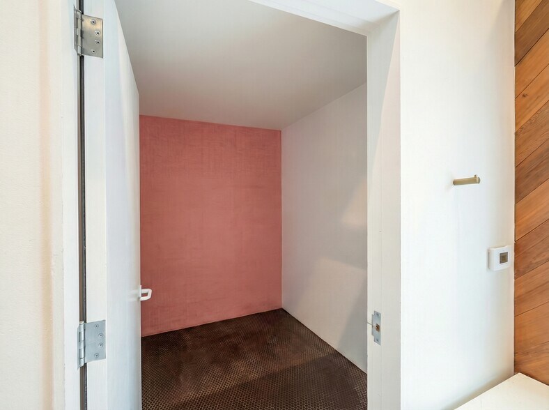 More Photos Of 1223 Burlingame Ave, Burlingame Storefront For Lease