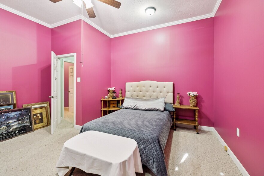 More Photos Of 220 Public Sq, Lafayette General Retail For Sale