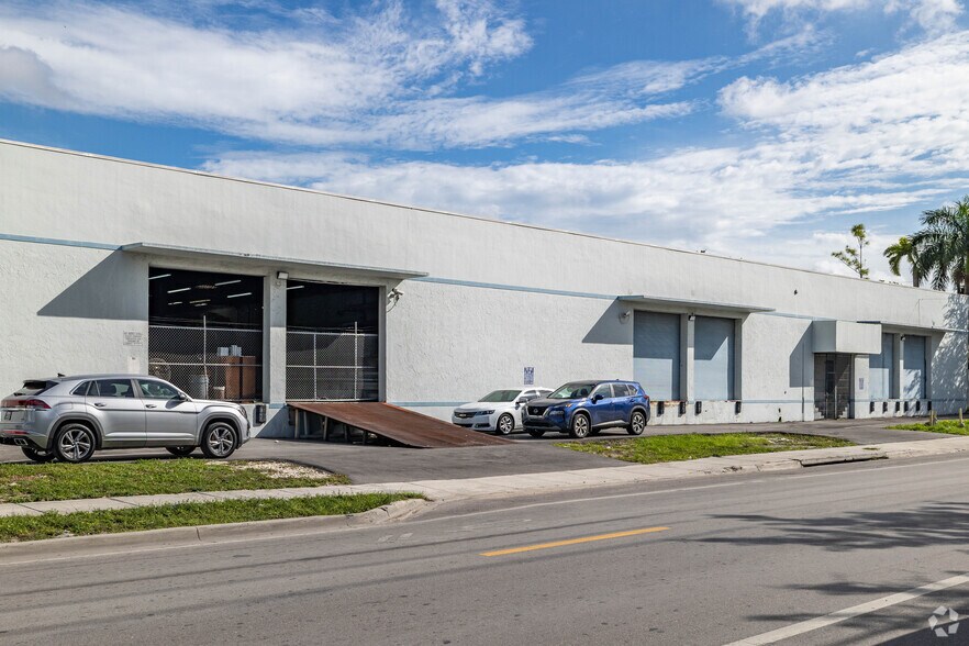 More Photos Of 3595 NW 46th St, Miami Warehouse For Lease