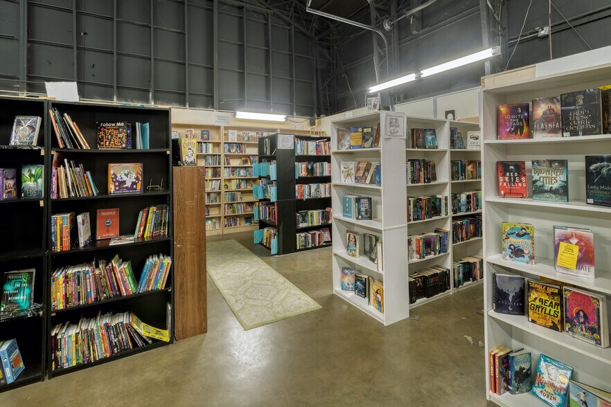 More Photos Of 462 E Henri De Tonti Blvd, Springdale Warehouse For Sale