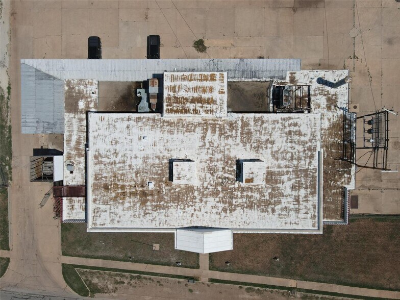 More Photos Of 309 S Pioneer Dr, Abilene Manufacturing For Sale