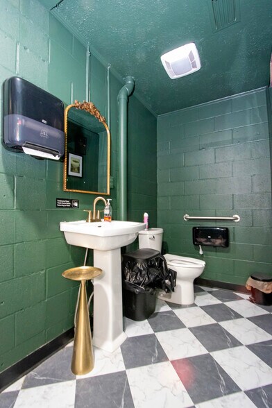 More Photos Of 1315 Cleveland Ave, Ashland General Retail For Sale