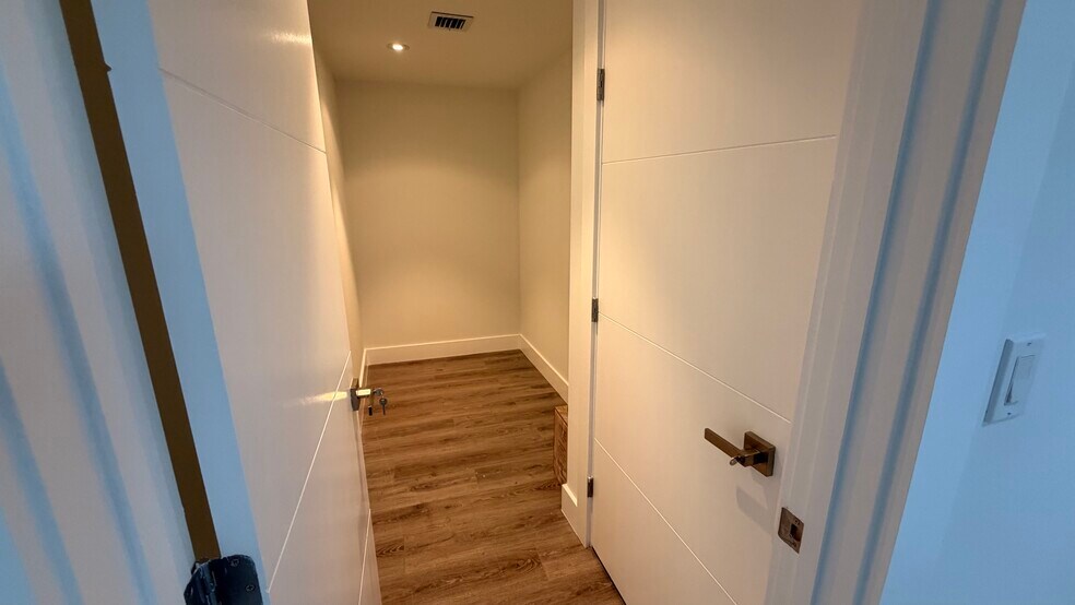 More Photos Of 8335 NW 64th St, Medley Light Distribution For Sale
